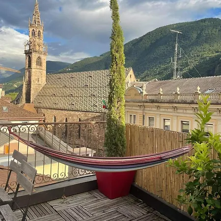 Sunflower House Apartment *